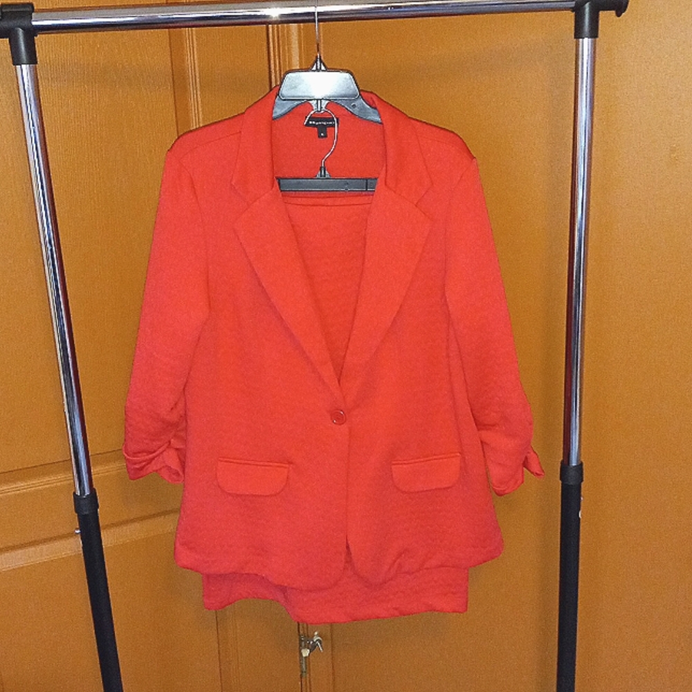Conurtenay (2 piece dress suit)